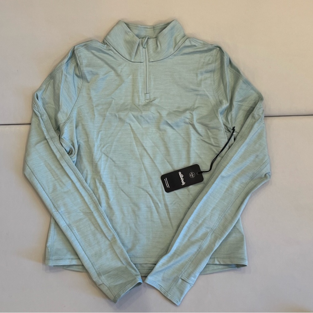 Allbirds Natural Run Mid Layer Top in Green Hush